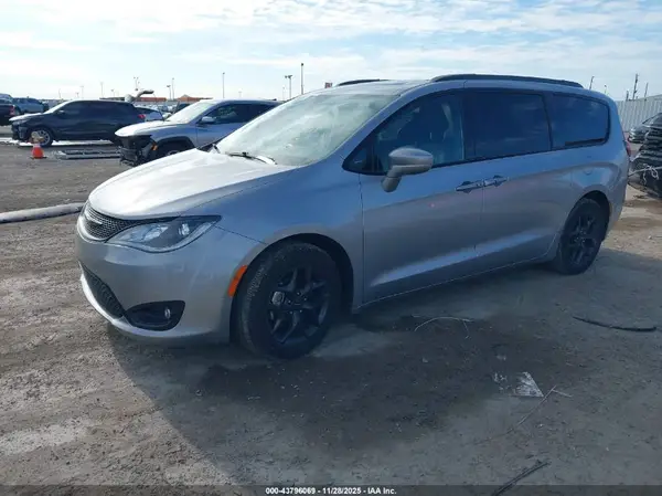 2C4RC1EG9JR194657 2018 CHRYSLER PACIFICA - Image 2