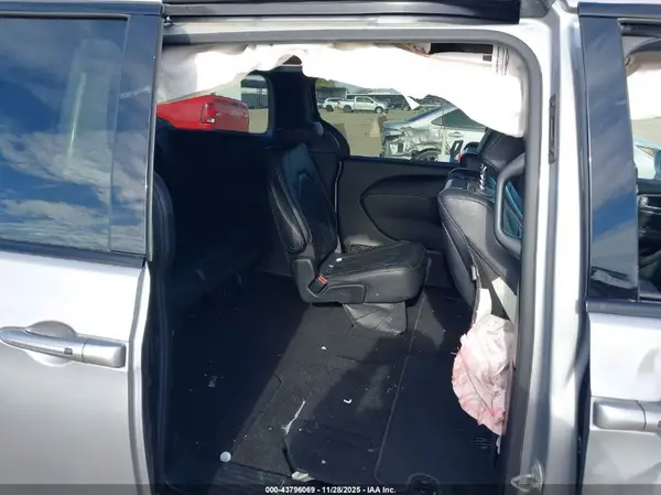 2C4RC1EG9JR194657 2018 CHRYSLER PACIFICA - Image 8