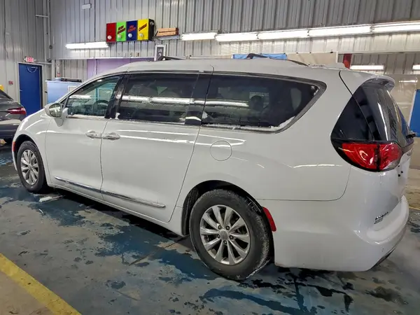 2C4RC1EG9JR194934 2018 CHRYSLER PACIFICA - Image 2
