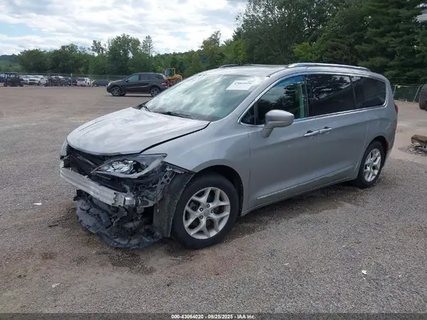 2C4RC1EG9JR203809 2018 CHRYSLER PACIFICA - Image 2