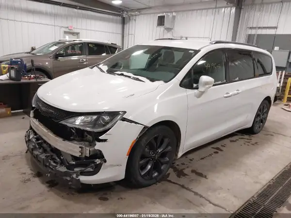 2C4RC1EG9JR204295 2018 CHRYSLER PACIFICA - Image 2