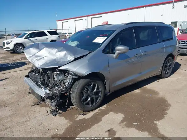 2C4RC1EG9JR236325 2018 CHRYSLER PACIFICA - Image 2
