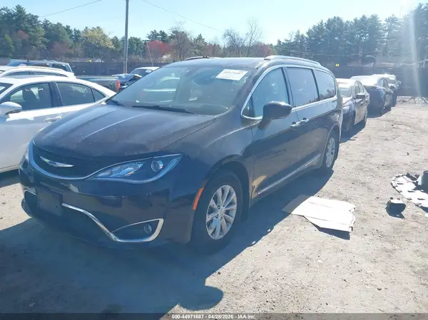 2C4RC1EG9JR260737 2018 CHRYSLER PACIFICA - Image 2
