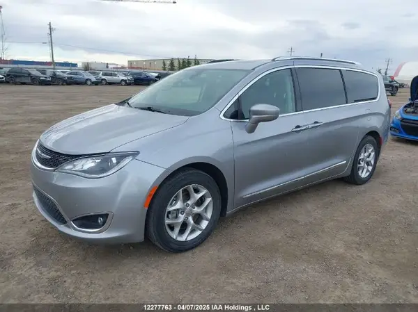 2C4RC1EG9JR293883 2018 CHRYSLER PACIFICA - Image 2