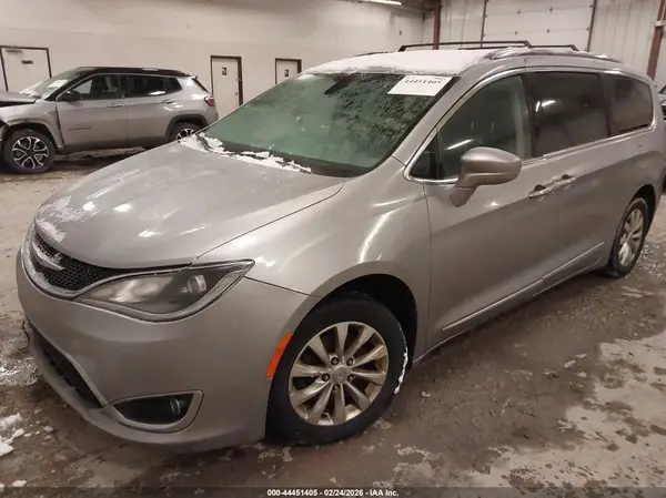 2C4RC1EG9JR315672 2018 CHRYSLER PACIFICA - Image 2