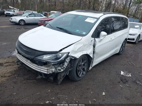 2C4RC1EG9JR322377 2018 CHRYSLER PACIFICA - Image 2