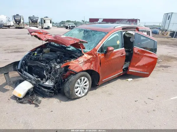 2C4RC1EG9JR323335 2018 CHRYSLER PACIFICA - Image 2