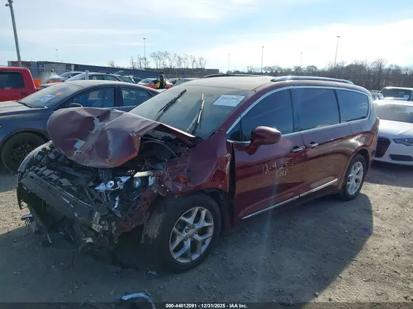 2C4RC1EG9JR330236 2018 CHRYSLER PACIFICA - Image 2