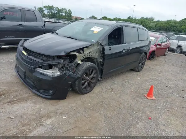 2C4RC1EG9JR333900 2018 CHRYSLER PACIFICA - Image 2