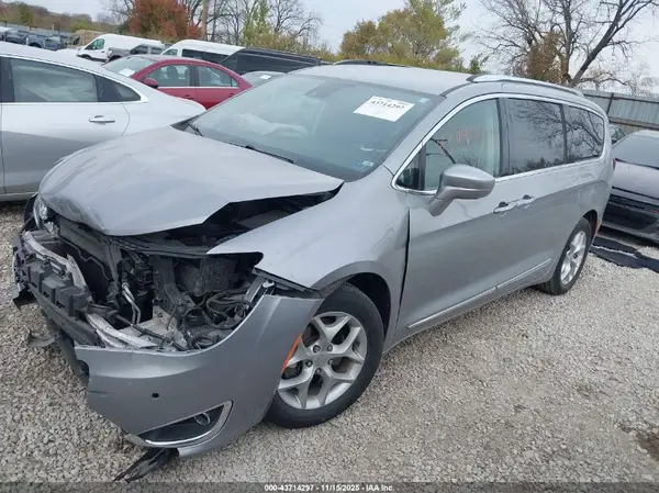 2C4RC1EG9KR525190 2019 CHRYSLER PACIFICA - Image 2