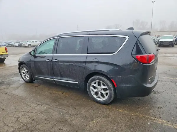 2C4RC1EG9KR569335 2019 CHRYSLER PACIFICA - Image 2