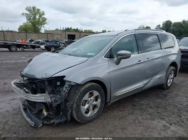 2C4RC1EGXHR517642 2017 CHRYSLER PACIFICA - Image 2