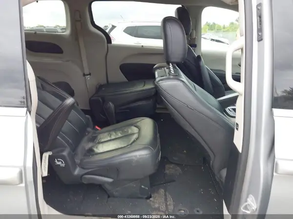 2C4RC1EGXHR517642 2017 CHRYSLER PACIFICA - Image 8