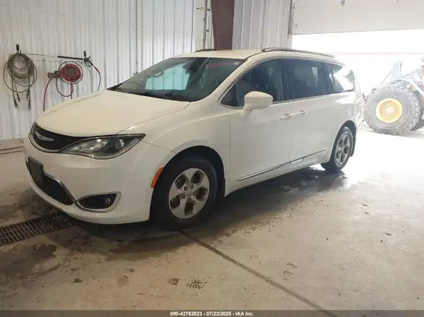 2C4RC1EGXHR543092 2017 CHRYSLER PACIFICA - Image 2