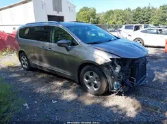 2C4RC1EGXHR559759 2017 CHRYSLER PACIFICA