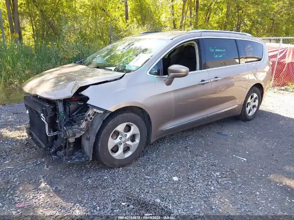 2C4RC1EGXHR559759 2017 CHRYSLER PACIFICA - Image 2