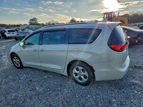 2C4RC1EGXHR560006 2017 CHRYSLER PACIFICA - Image 2