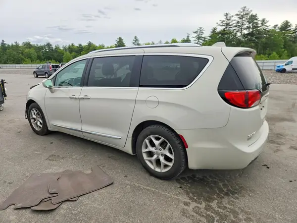 2C4RC1EGXHR565075 2017 CHRYSLER PACIFICA - Image 2