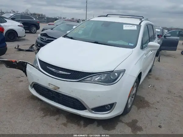 2C4RC1EGXHR577520 2017 CHRYSLER PACIFICA - Image 2