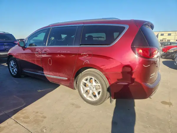 2C4RC1EGXHR584824 2017 CHRYSLER PACIFICA - Image 2