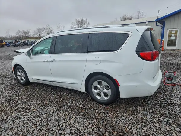 2C4RC1EGXHR627980 2017 CHRYSLER PACIFICA - Image 2