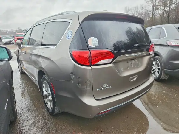 2C4RC1EGXHR644424 2017 CHRYSLER PACIFICA - Image 2