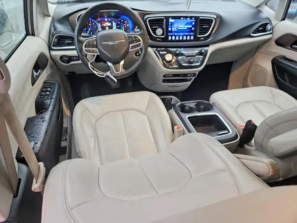 2C4RC1EGXHR644424 2017 CHRYSLER PACIFICA - Image 8