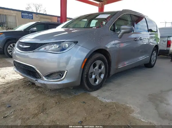 2C4RC1EGXHR650563 2017 CHRYSLER PACIFICA - Image 2