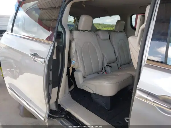 2C4RC1EGXHR650563 2017 CHRYSLER PACIFICA - Image 8