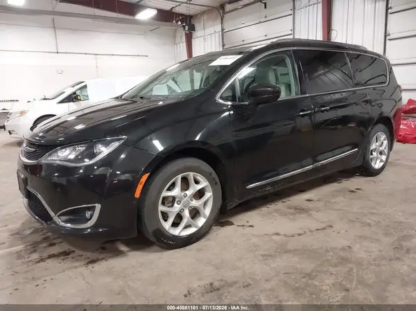 2C4RC1EGXHR652863 2017 CHRYSLER PACIFICA - Image 2