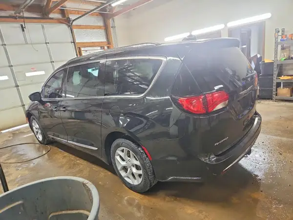 2C4RC1EGXHR657450 2017 CHRYSLER PACIFICA - Image 2