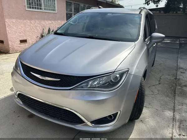 2C4RC1EGXHR660719 2017 CHRYSLER PACIFICA - Image 2