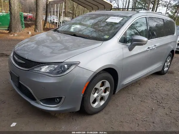 2C4RC1EGXHR703830 2017 CHRYSLER PACIFICA - Image 2
