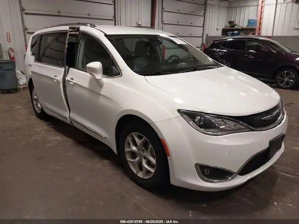 2C4RC1EGXHR710518 2017 CHRYSLER PACIFICA - Image 1