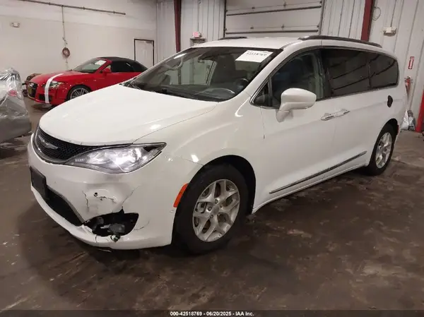 2C4RC1EGXHR710518 2017 CHRYSLER PACIFICA - Image 2