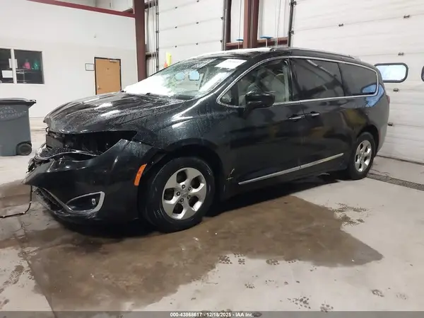 2C4RC1EGXHR721096 2017 CHRYSLER PACIFICA - Image 2