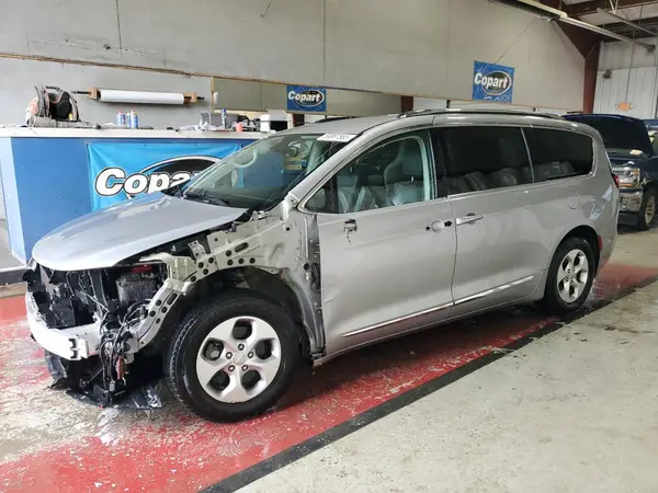 2C4RC1EGXHR727318 2017 CHRYSLER PACIFICA - Image 1