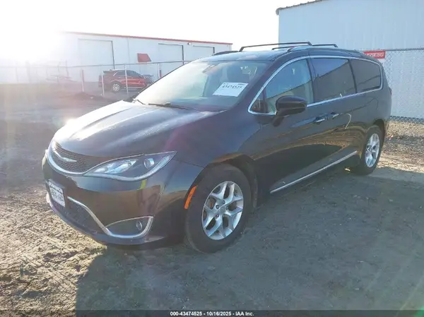 2C4RC1EGXHR769620 2017 CHRYSLER PACIFICA - Image 2