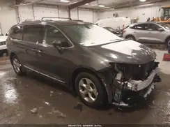 2C4RC1EGXHR810957 2017 CHRYSLER PACIFICA