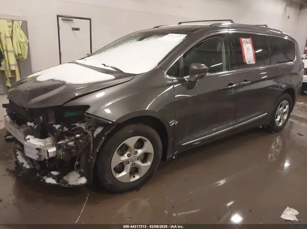 2C4RC1EGXHR810957 2017 CHRYSLER PACIFICA - Image 2