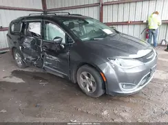 2C4RC1EGXHR816824 2017 CHRYSLER PACIFICA