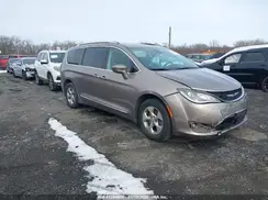 2C4RC1EGXHR835504 2017 CHRYSLER PACIFICA
