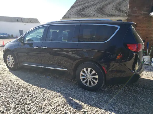 2C4RC1EGXJR100544 2018 CHRYSLER PACIFICA - Image 2