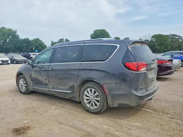 2C4RC1EGXJR101046 2018 CHRYSLER PACIFICA - Image 2