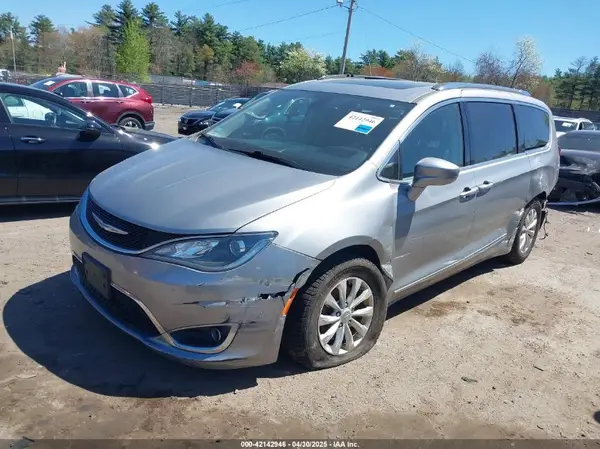 2C4RC1EGXJR101757 2018 CHRYSLER PACIFICA - Image 2