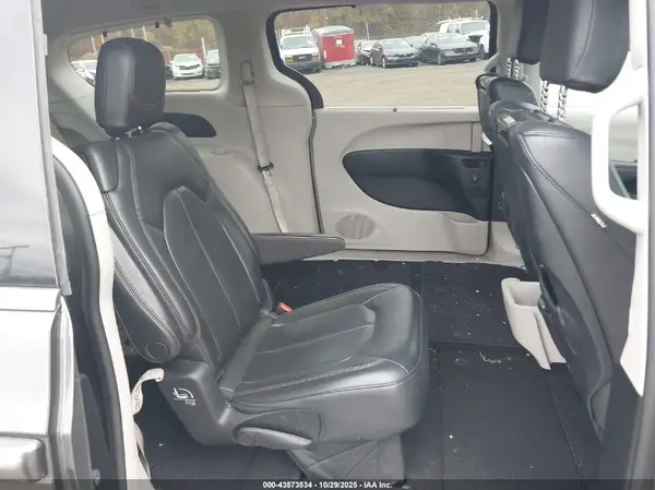 2C4RC1EGXJR104075 2018 CHRYSLER PACIFICA - Image 8