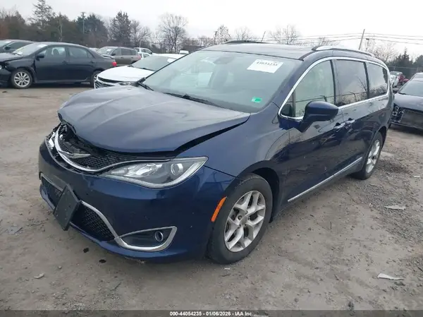 2C4RC1EGXJR112662 2018 CHRYSLER PACIFICA - Image 2