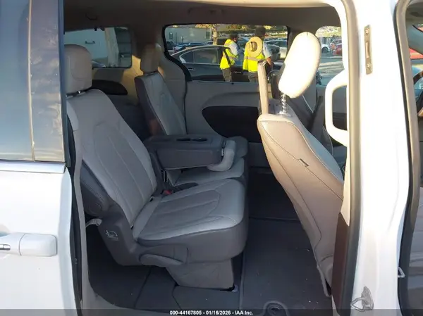 2C4RC1EGXJR121684 2018 CHRYSLER PACIFICA - Image 8
