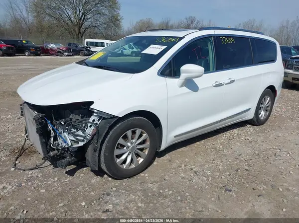 2C4RC1EGXJR188379 2018 CHRYSLER PACIFICA - Image 2