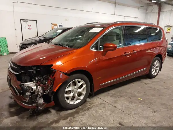 2C4RC1EGXJR236446 2018 CHRYSLER PACIFICA - Image 2